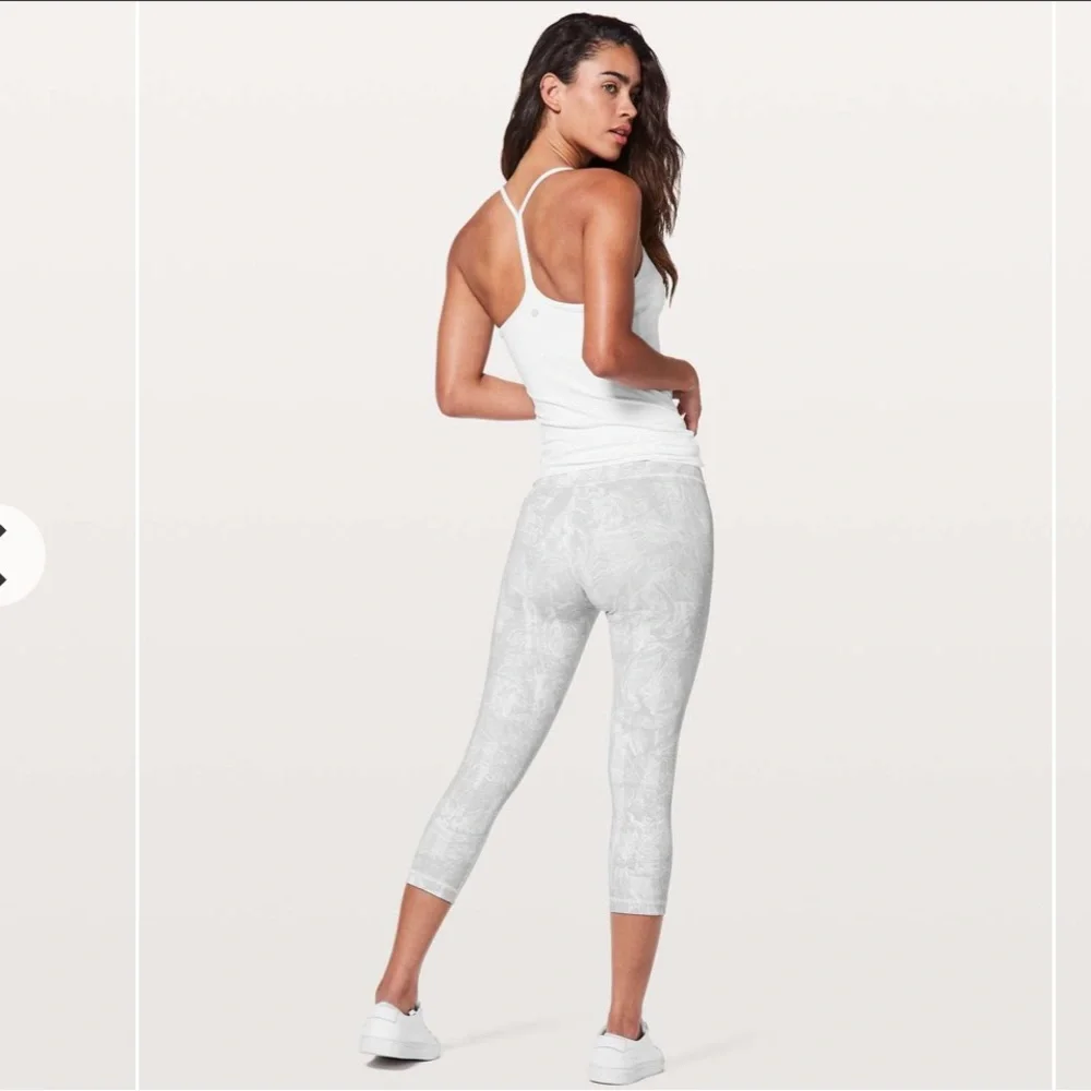 Lululemon White Patterned Fast and Free Crop Leggings - Picture 2 of 13